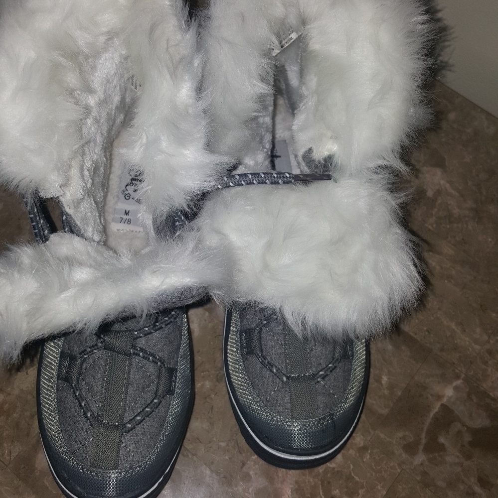 BOOTS - Picture 4 of 5